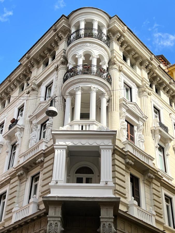 Le Petit Roma