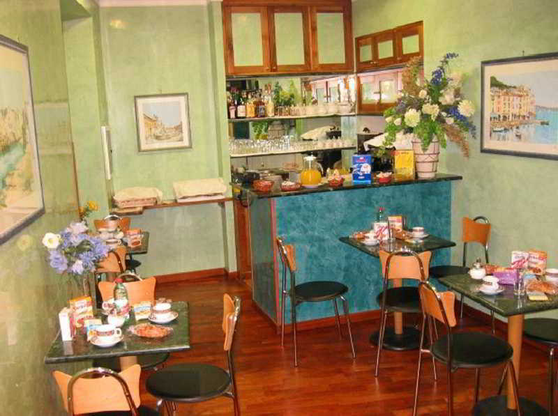 Le Petit Hotel