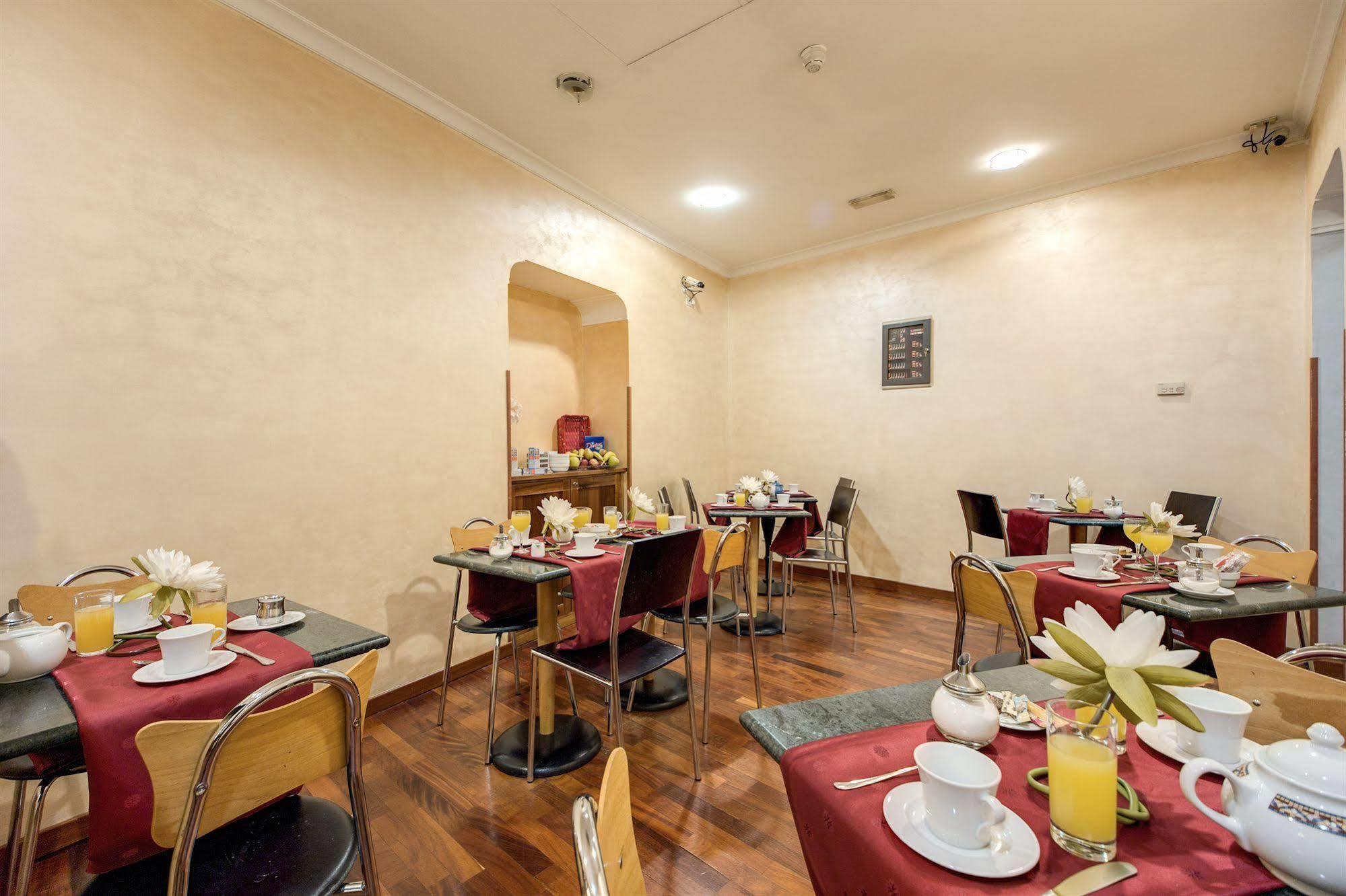 Le Petit Hotel
